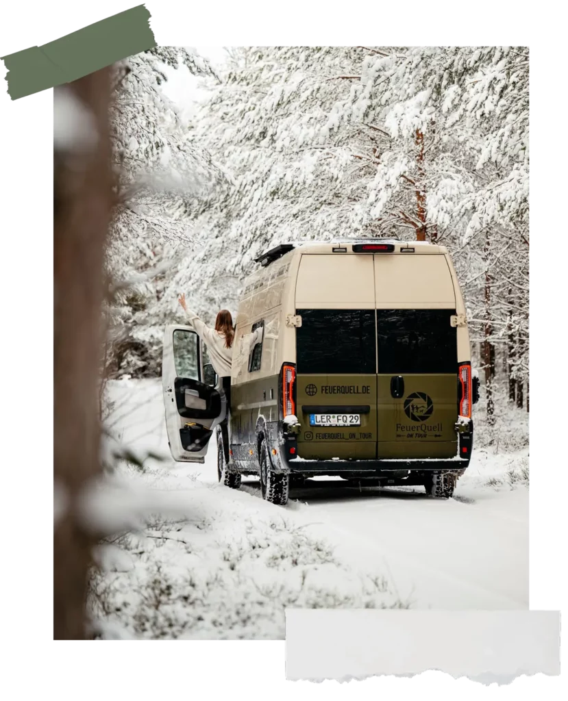 FeuerQuell on Tour Van im Schnee und Tomke winkt aus dem Fenster