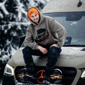 Jakob - Fluffy Boxcut Hoodie